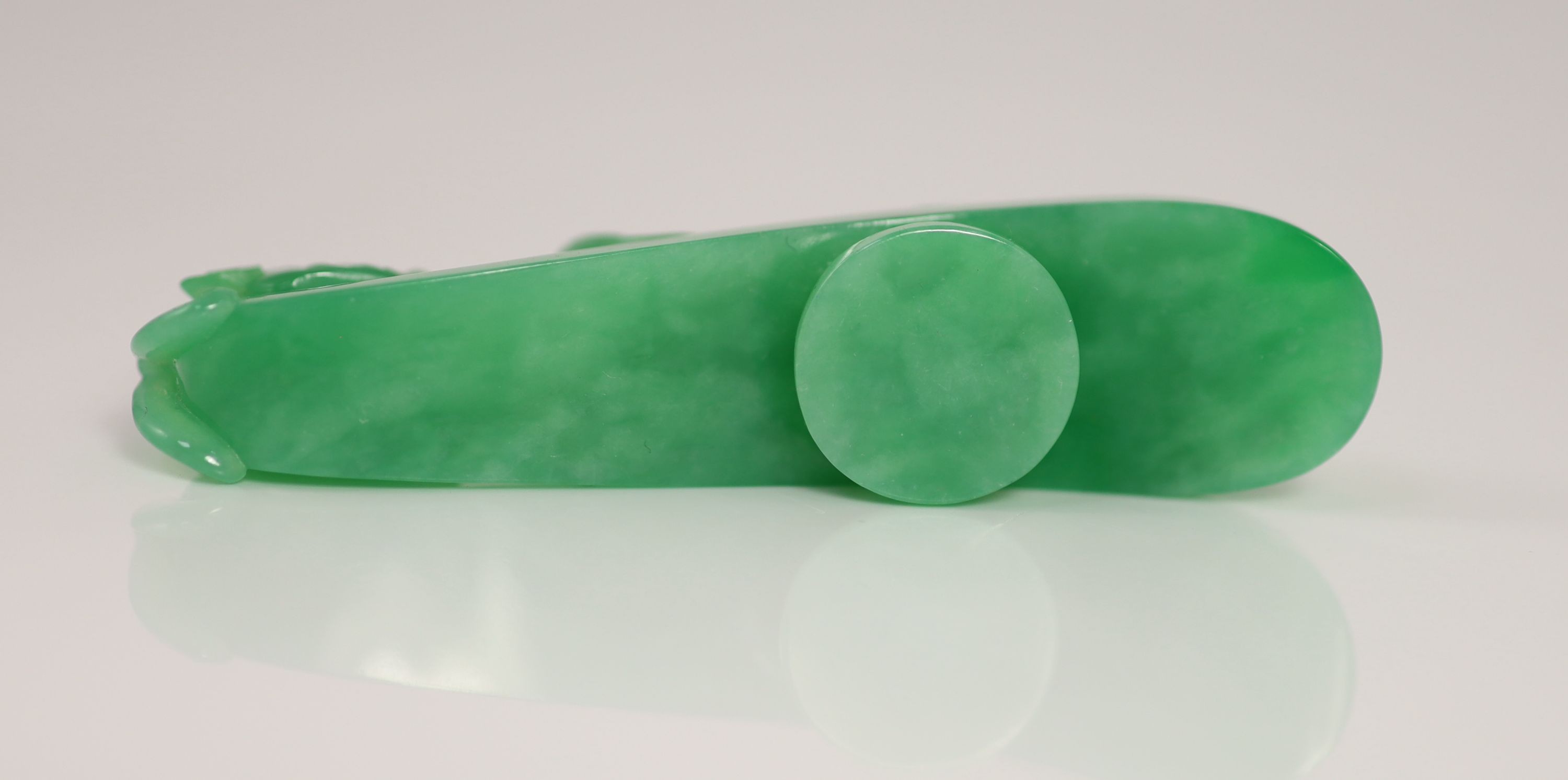 A Chinese jadeite ‘dragon’ belt hook, 8.8cm long
